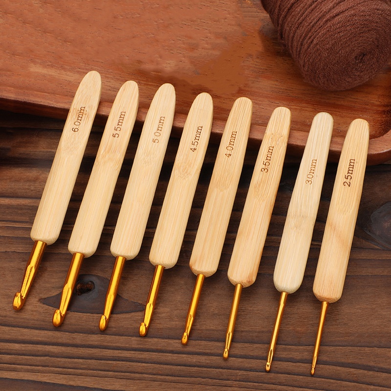 Wooden Crochet Hooks Ergonomic Handle - Crochet à manche en bois de